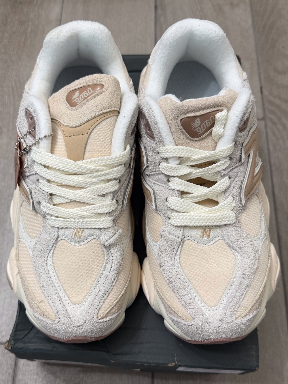 New Balance Bisque Sea Salt Sneakers - Men’s 6.5 / Women’s 8 - NIB